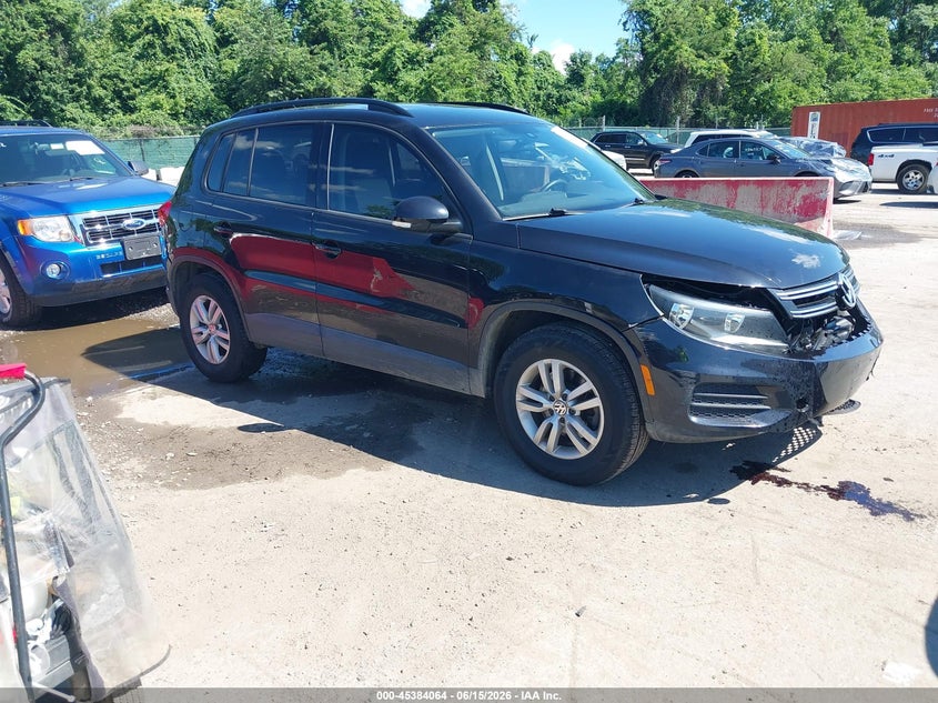 2017 Volkswagen Tiguan VIN WVGAV7AX4HK025862 IAAI salvage auction — FRONT END, Salvage Title, sold $1,925 on 2026-08-06 (photo 1)