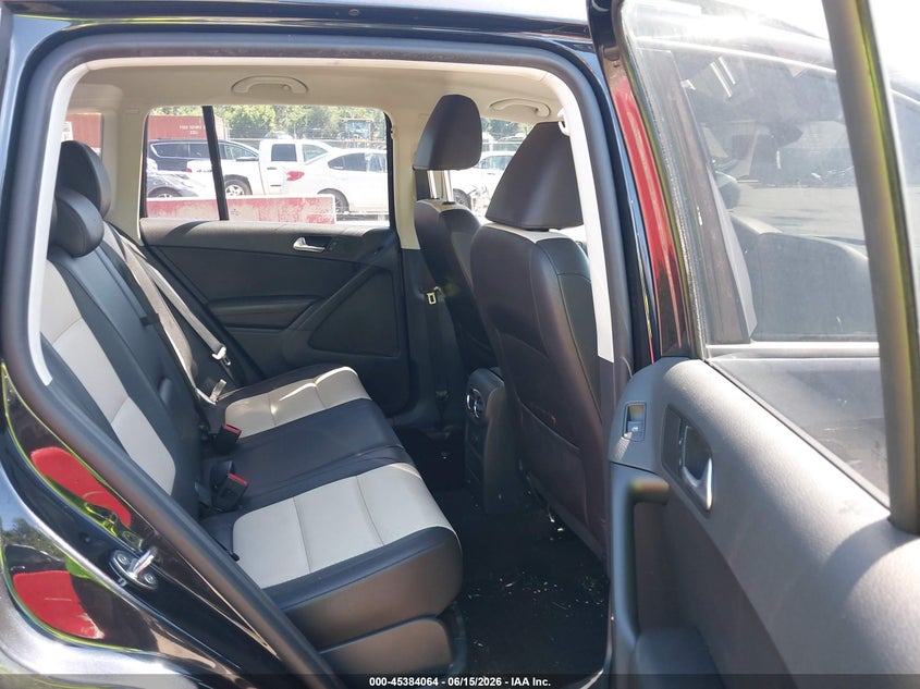 2017 Volkswagen Tiguan VIN WVGAV7AX4HK025862 IAAI salvage auction — FRONT END, Salvage Title, sold $1,925 on 2026-08-06 (photo 8)