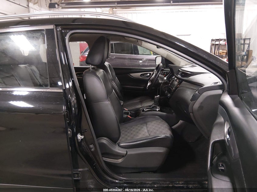 2020 Nissan Rogue VIN JN1BJ1CW2LW377526 IAAI salvage auction — HAIL, Salvage (Iowa), sold $3,550 on 2026-07-24 (photo 5)
