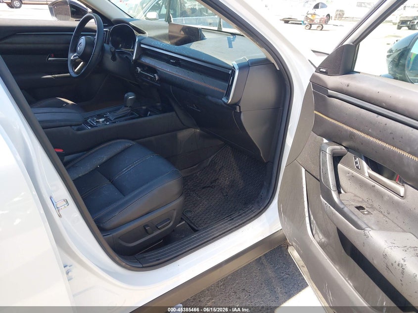 2025 Mazda Cx-50 VIN 7MMVAADW4SN112684 IAAI salvage auction — REAR END, Salvage (California), sold $8,200 on 2026-07-22 (photo 5)
