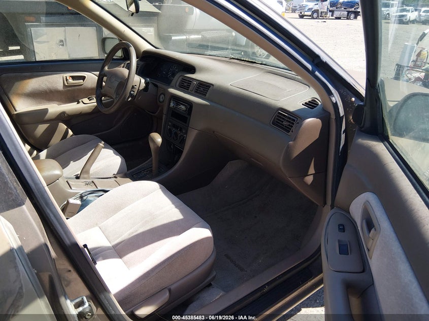 1999 Toyota Camry VIN JT2BG22KXX0353623 IAAI salvage auction — NORMAL WEAR, Clear (Washington), sold $300 on 2026-07-15 (photo 5)