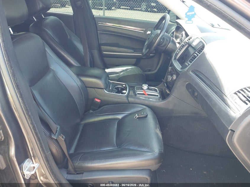 2019 Chrysler 300 VIN 2C3CCAAG1KH760852 IAAI salvage auction — WATER/FLOOD, Salvage Title, sold $1,400 on 2026-08-26 (photo 5)