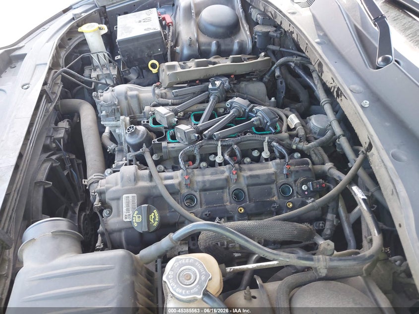 2019 Chrysler 300 VIN 2C3CCAAG1KH760852 IAAI salvage auction — WATER/FLOOD, Salvage Title, sold $1,400 on 2026-08-26 (photo 6)