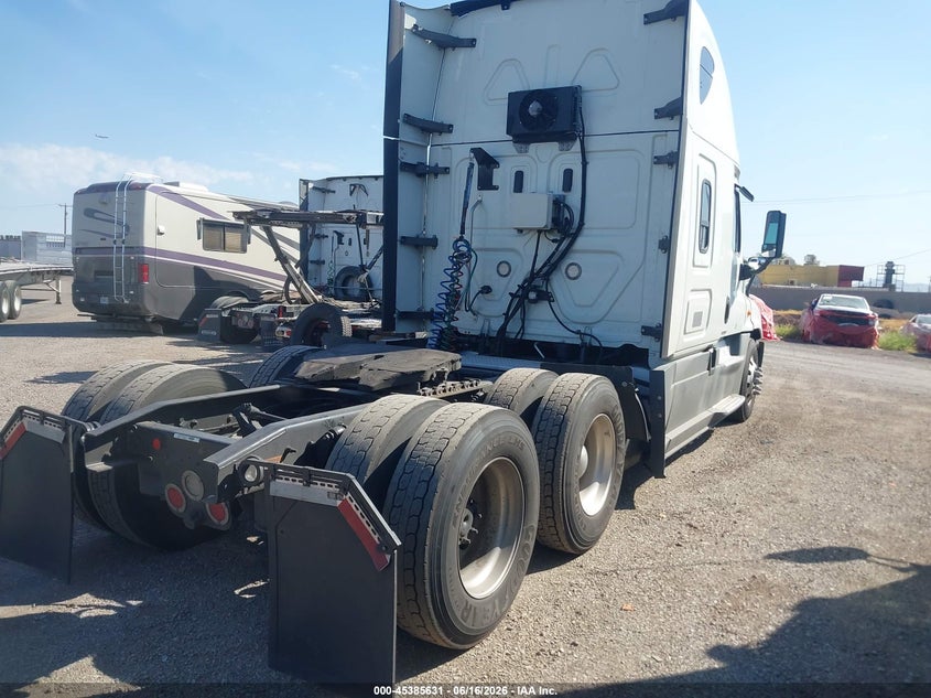 2020 Freightliner Cascadia 125 VIN 3AKJGLDR9LSLG5816 IAAI salvage auction — REPOSSESSION, Clear (South Carolina), sold $14,400 on 2026-07-08 (photo 4)