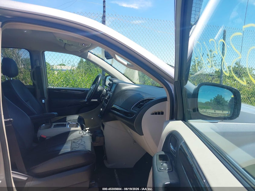 2013 Chrysler Town & country VIN 2C4RC1BG7DR780556 IAAI salvage auction — NORMAL WEAR, Clear-Endorsement (Wisconsin), sold $375 on 2026-07-09 (photo 5)