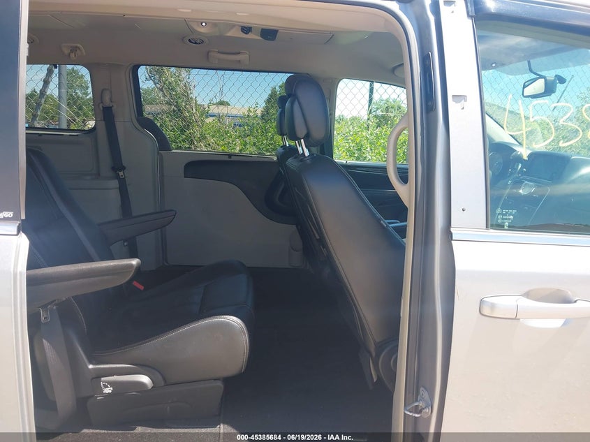 2013 Chrysler Town & country VIN 2C4RC1BG7DR780556 IAAI salvage auction — NORMAL WEAR, Clear-Endorsement (Wisconsin), sold $375 on 2026-07-09 (photo 8)