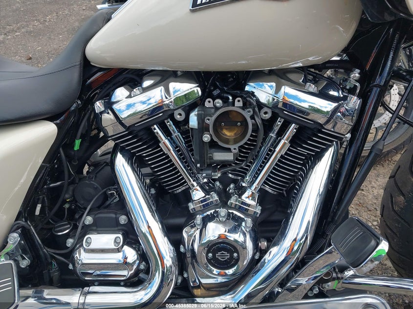 2022 Harley-davidson Road glide VIN 1HD1KHC12NB634034 IAAI salvage auction — RIGHT SIDE, Salvage Title, sold $7,000 on 2026-08-18 (photo 8)