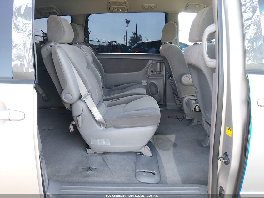 2004 Toyota Sienna VIN 5TDZA23C14S115859 IAAI salvage auction — FRONT & REAR, Salvage (Nevada), sold $550 on 2026-07-17 (photo 8)