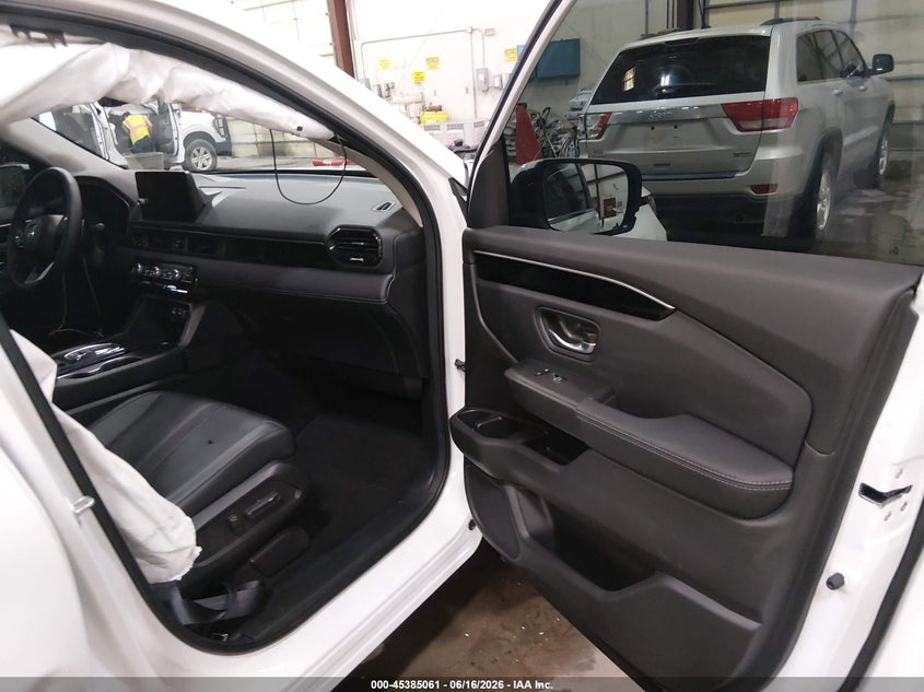 2025 Honda Pilot VIN 5FNYG1H41SB176989 IAAI salvage auction — RIGHT SIDE, Salvage (Idaho), sold $16,100 on 2026-07-24 (photo 5)