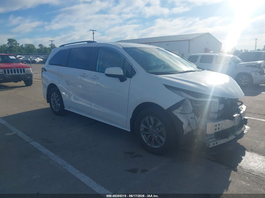 2022 Toyota Sienna VIN 5TDKSKFC7NS066288 IAAI salvage auction — FRONT END, Salvage (Indiana), sold $15,300 on 2026-07-17 (photo 1)