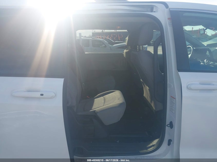 2022 Toyota Sienna VIN 5TDKSKFC7NS066288 IAAI salvage auction — FRONT END, Salvage (Indiana), sold $15,300 on 2026-07-17 (photo 8)