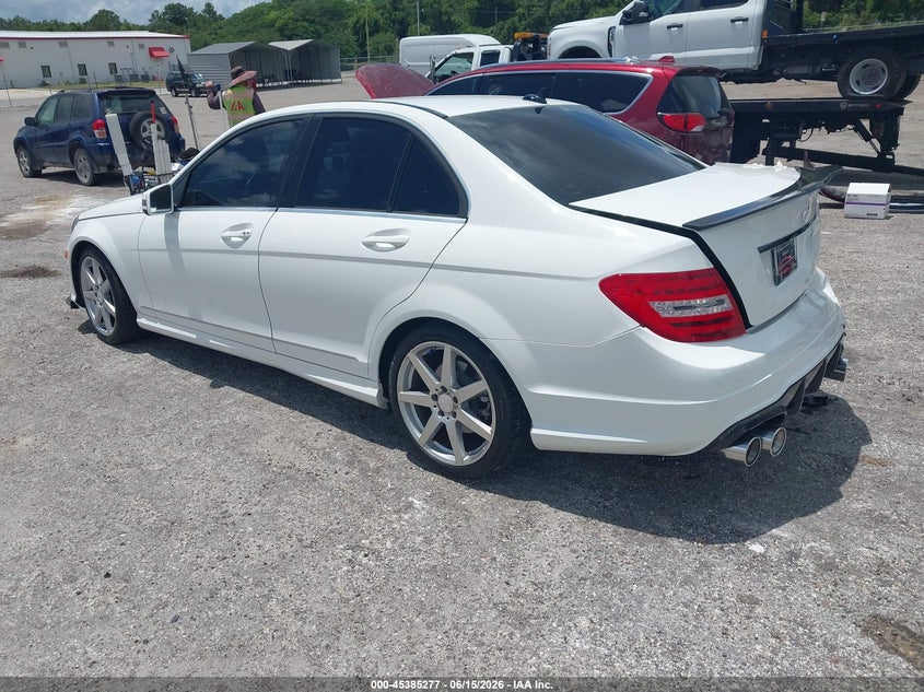 2014 Mercedes-benz C-klasse VIN WDDGF8AB8EA968155 IAAI salvage auction — REAR END, Rebuildable (Florida), sold $1,700 on 2026-07-30 (photo 3)