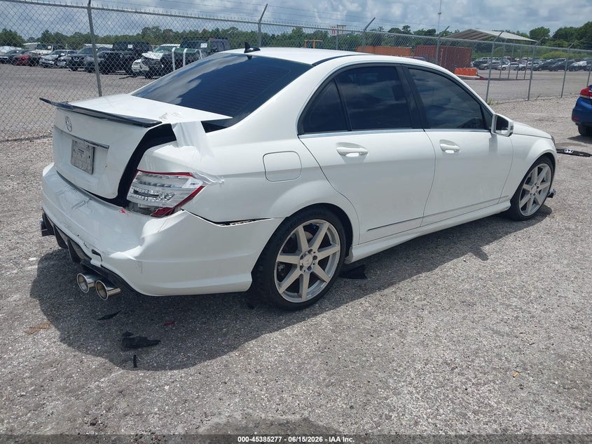 2014 Mercedes-benz C-klasse VIN WDDGF8AB8EA968155 IAAI salvage auction — REAR END, Rebuildable (Florida), sold $1,700 on 2026-07-30 (photo 4)