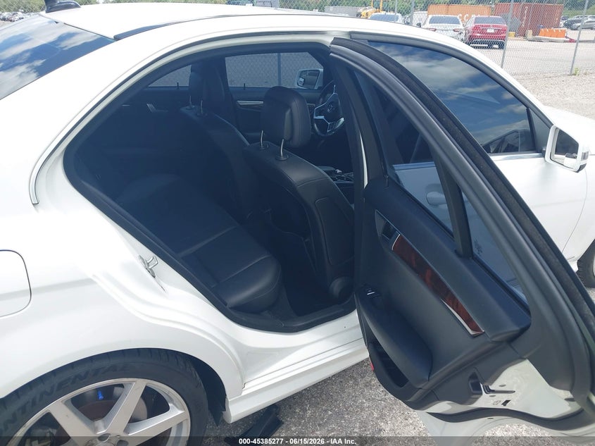 2014 Mercedes-benz C-klasse VIN WDDGF8AB8EA968155 IAAI salvage auction — REAR END, Rebuildable (Florida), sold $1,700 on 2026-07-30 (photo 8)
