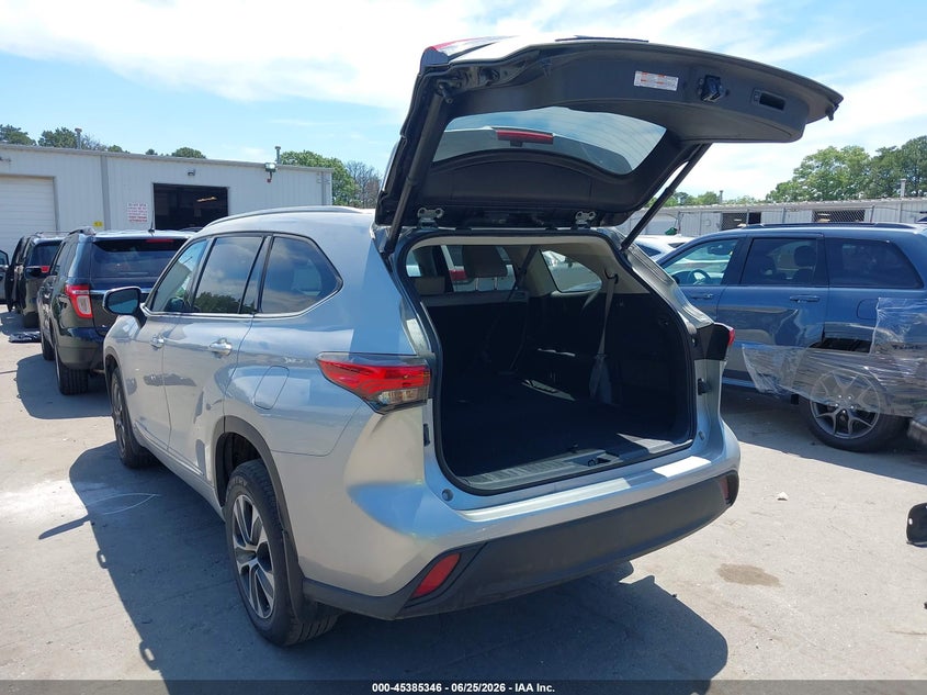 2022 Toyota Highlander VIN 5TDGZRBH6NS586042 IAAI salvage auction — THEFT, Mv-907A (New York), sold $15,500 on 2026-07-28 (photo 3)
