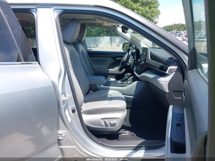 2022 Toyota Highlander VIN 5TDGZRBH6NS586042 IAAI salvage auction — THEFT, Mv-907A (New York), sold $15,500 on 2026-07-28 (photo 5)