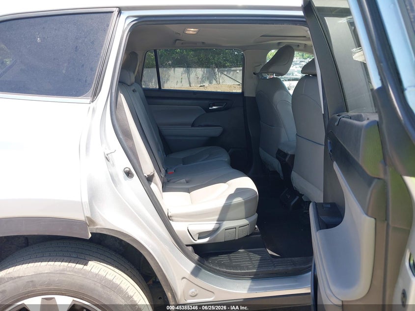 2022 Toyota Highlander VIN 5TDGZRBH6NS586042 IAAI salvage auction — THEFT, Mv-907A (New York), sold $15,500 on 2026-07-28 (photo 8)