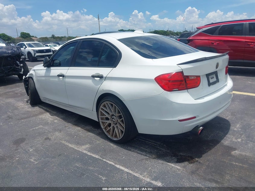 2015 BMW 3er VIN WBA3B1G56FNT06515 IAAI salvage auction — LEFT FRONT, Rebuildable (Florida), sold $1,050 on 2026-07-30 (photo 3)