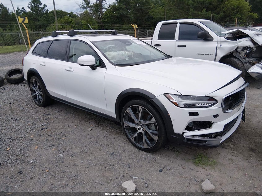 2025 Volvo V90 cross country VIN YV4062NL1S1199521 — IAAI salvage auction photo
