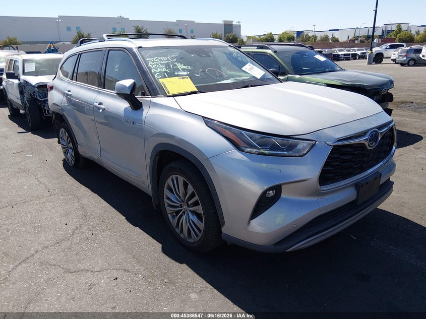 2021 Toyota Highlander VIN 5TDEBRCH0MS065844 IAAI salvage auction — LEFT & RIGHT, Salvage Certificate (California), sold $13,100 on 2026-07-24 (photo 1)