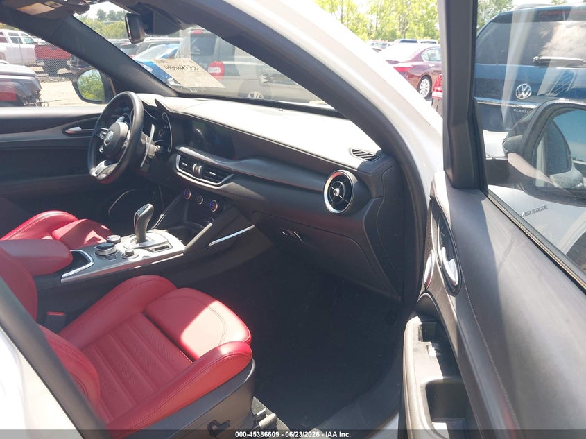 2023 Alfa romeo Stelvio VIN ZASPAKBN3P7D66298 IAAI salvage auction — HAIL, Salvage Title, sold $17,200 on 2026-08-25 (photo 5)