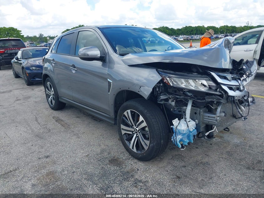 2025 Mitsubishi Outlander VIN JA4ARUAUXSU007014 IAAI salvage auction — FRONT & REAR, Salvage Title, sold $2,650 on 2026-08-19 (photo 1)
