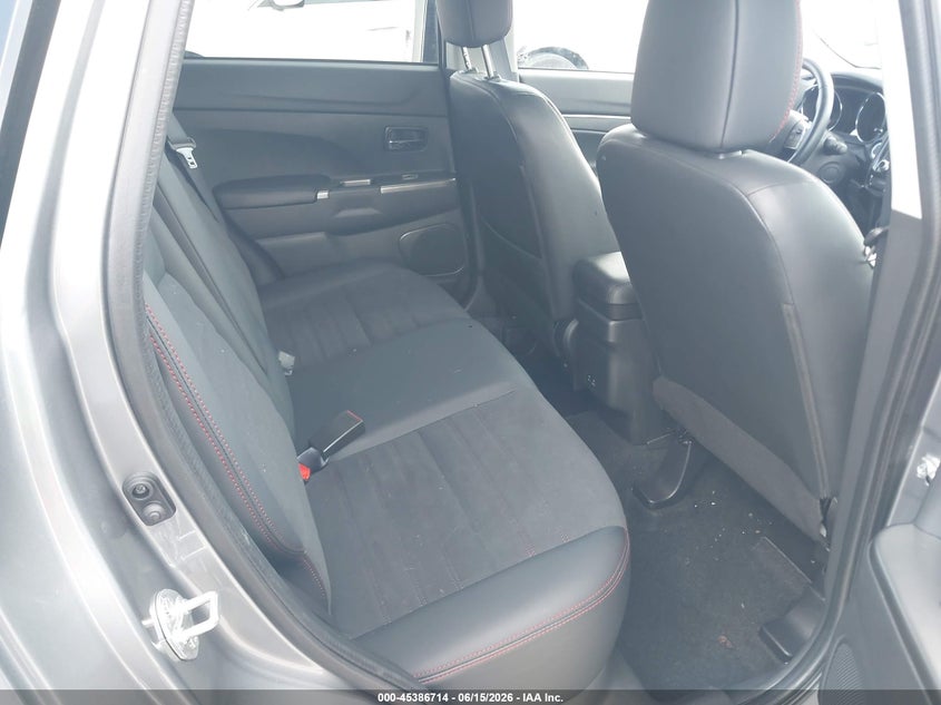 2025 Mitsubishi Outlander VIN JA4ARUAUXSU007014 IAAI salvage auction — FRONT & REAR, Salvage Title, sold $2,650 on 2026-08-19 (photo 8)