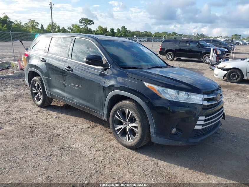 2018 Toyota Highlander VIN 5TDZZRFH1JS240137 IAAI salvage auction — LEFT SIDE, Rebuildable (Florida), sold $5,675 on 2026-08-01 (photo 1)
