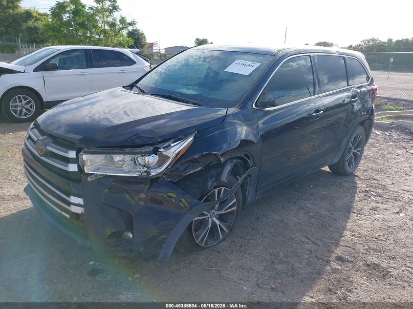 2018 Toyota Highlander VIN 5TDZZRFH1JS240137 IAAI salvage auction — LEFT SIDE, Rebuildable (Florida), sold $5,675 on 2026-08-01 (photo 2)