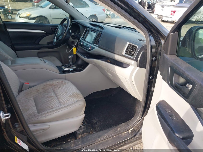 2018 Toyota Highlander VIN 5TDZZRFH1JS240137 IAAI salvage auction — LEFT SIDE, Rebuildable (Florida), sold $5,675 on 2026-08-01 (photo 5)