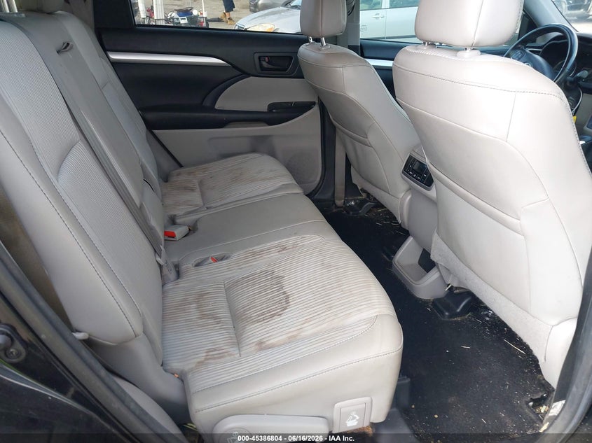 2018 Toyota Highlander VIN 5TDZZRFH1JS240137 IAAI salvage auction — LEFT SIDE, Rebuildable (Florida), sold $5,675 on 2026-08-01 (photo 8)
