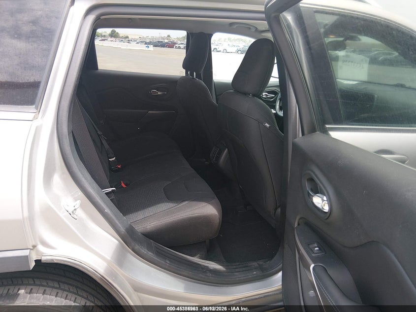 2019 Jeep Cherokee VIN 1C4PJMCB5KD486669 IAAI salvage auction — NORMAL WEAR, SF97 (California), sold $7,650 on 2026-07-30 (photo 8)