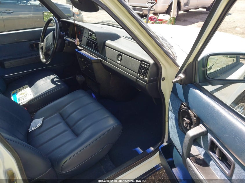 1992 Volvo 240 VIN YV1AW8804N1929853 IAAI salvage auction — SIDE, Rebuildable (Florida), sold $850 on 2026-07-20 (photo 5)