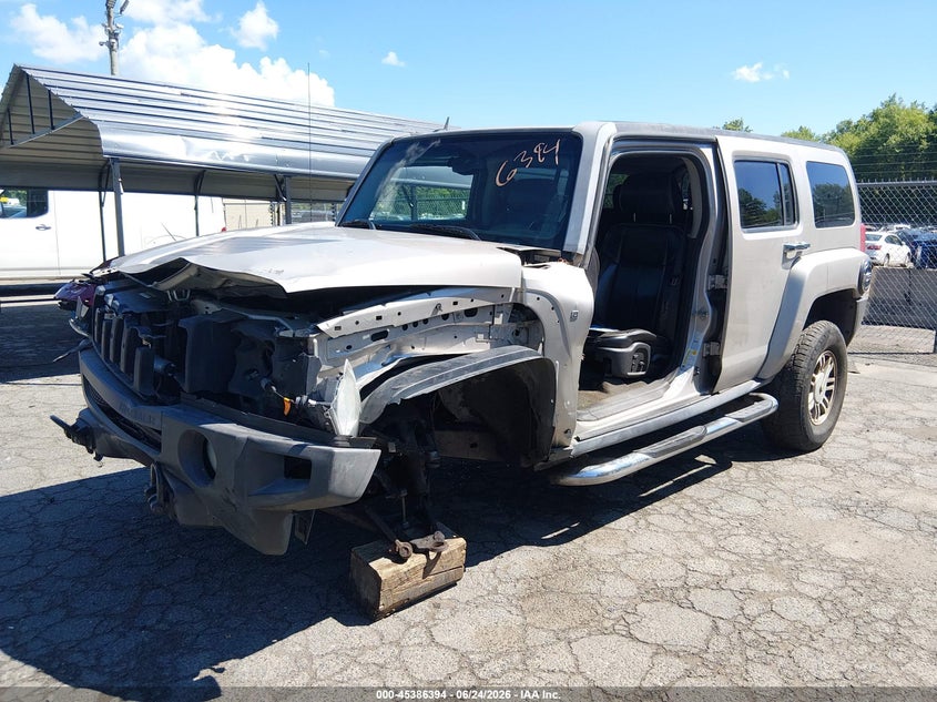 2006 Hummer H3 VIN 5GTDN136168307043 IAAI salvage auction — SIDE, Salvage (Connecticut), sold $475 on 2026-07-30 (photo 2)