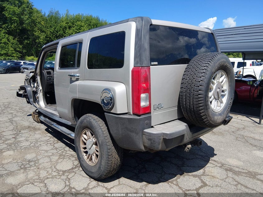 2006 Hummer H3 VIN 5GTDN136168307043 IAAI salvage auction — SIDE, Salvage (Connecticut), sold $475 on 2026-07-30 (photo 3)