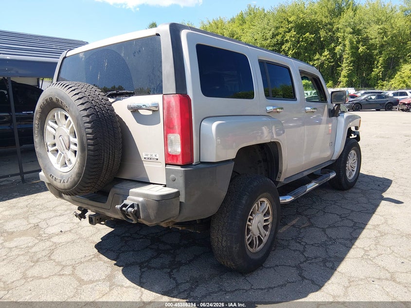 2006 Hummer H3 VIN 5GTDN136168307043 IAAI salvage auction — SIDE, Salvage (Connecticut), sold $475 on 2026-07-30 (photo 4)