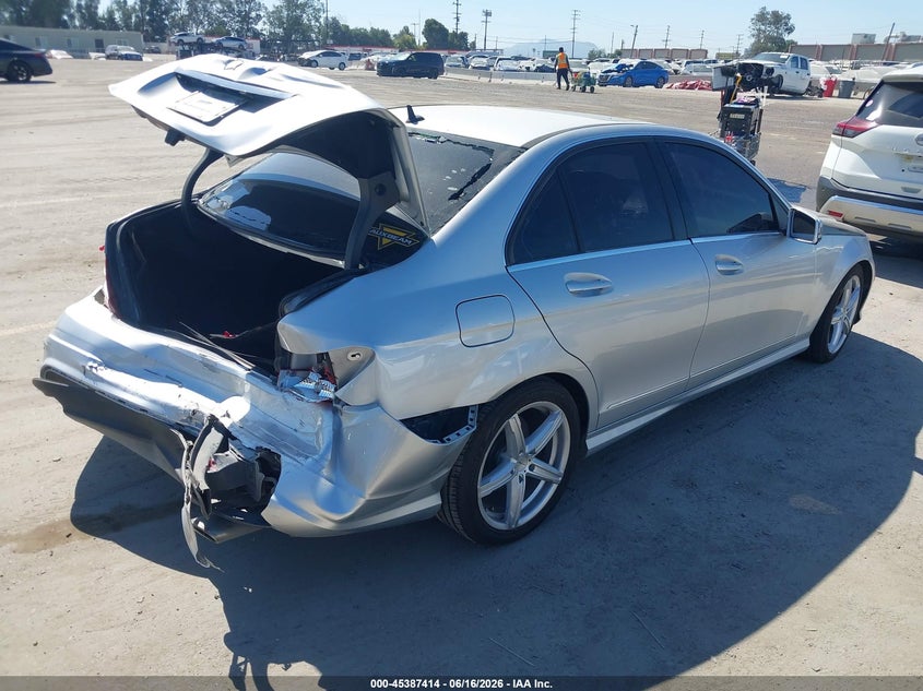 2010 Mercedes-benz C-klasse VIN WDDGF5EB6AR110770 IAAI salvage auction — REAR END, Salvage (California), sold $675 on 2026-07-24 (photo 4)