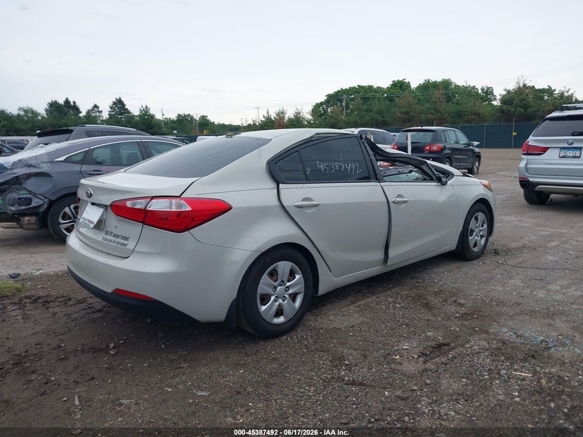 2015 Kia Forte VIN KNAFK4A66F5312525 IAAI salvage auction — ALL OVER, Clear (Indiana), sold $250 on 2026-07-11 (photo 4)