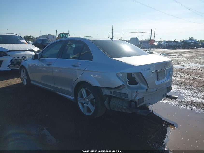 2010 Mercedes-benz C class VIN WDDGF5EB0AR127287 IAAI salvage auction — REAR END, Original (Texas), sold $1,125 on 2026-08-11 (photo 3)