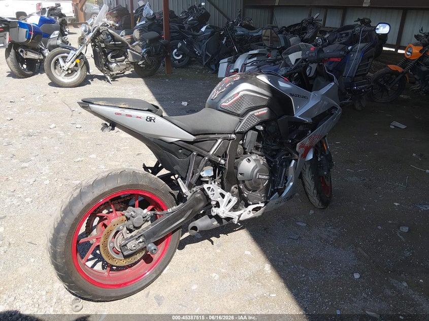 2024 Suzuki Gsx VIN JS1EM13B6R7102463 IAAI salvage auction — RIGHT SIDE, Salvage (Tennessee), sold $2,550 on 2026-07-08 (photo 4)