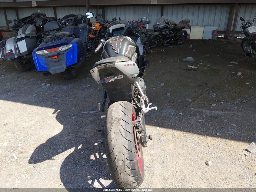 2024 Suzuki Gsx VIN JS1EM13B6R7102463 IAAI salvage auction — RIGHT SIDE, Salvage (Tennessee), sold $2,550 on 2026-07-08 (photo 6)