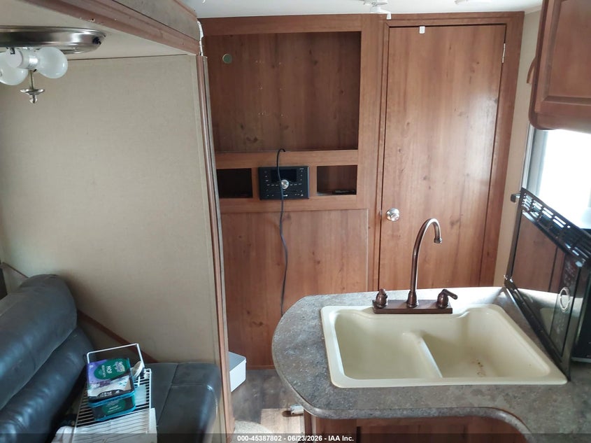 2017 Gulfstream Ameri-lite VIN 1NL1GTM25H1122821 IAAI salvage auction — ALL OVER, Clear (North Dakota), sold $75 on 2026-07-28 (photo 5)