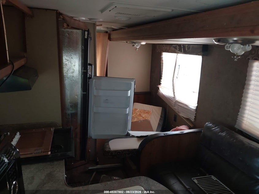 2017 Gulfstream Ameri-lite VIN 1NL1GTM25H1122821 IAAI salvage auction — ALL OVER, Clear (North Dakota), sold $75 on 2026-07-28 (photo 8)