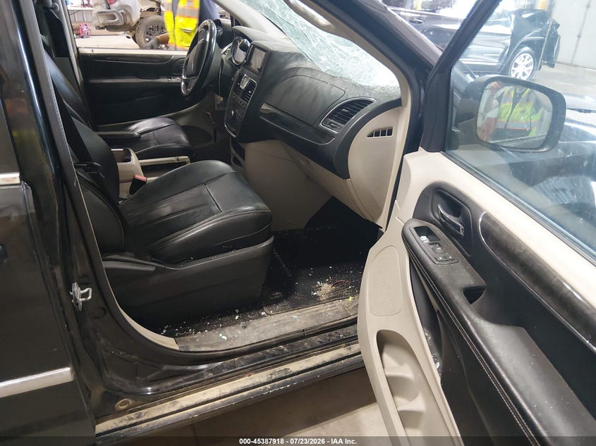 2013 Chrysler Town & country VIN 2C4RC1BGXDR631672 IAAI salvage auction — STORM DAMAGE, Wait Title, sold $825 on 2026-09-28 (photo 5)