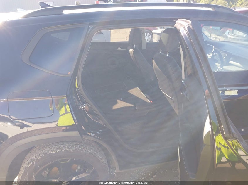 2025 Volkswagen Taos VIN 3VV2C7B27SM083838 IAAI salvage auction — RIGHT FRONT, Salvage Title, sold $10,500 on 2026-07-29 (photo 8)
