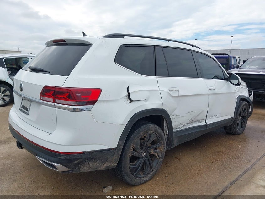 2022 Volkswagen Atlas VIN 1V2JR2CA5NC561860 IAAI salvage auction — SIDE, Salvage Title, sold $3,050 on 2026-08-27 (photo 4)