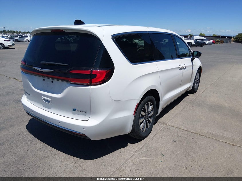 2024 Chrysler Pacifica VIN 2C4RC1S7XRR126934 IAAI salvage auction — NORMAL WEAR, SF97 (California), sold $8,100 on 2026-07-30 (photo 4)