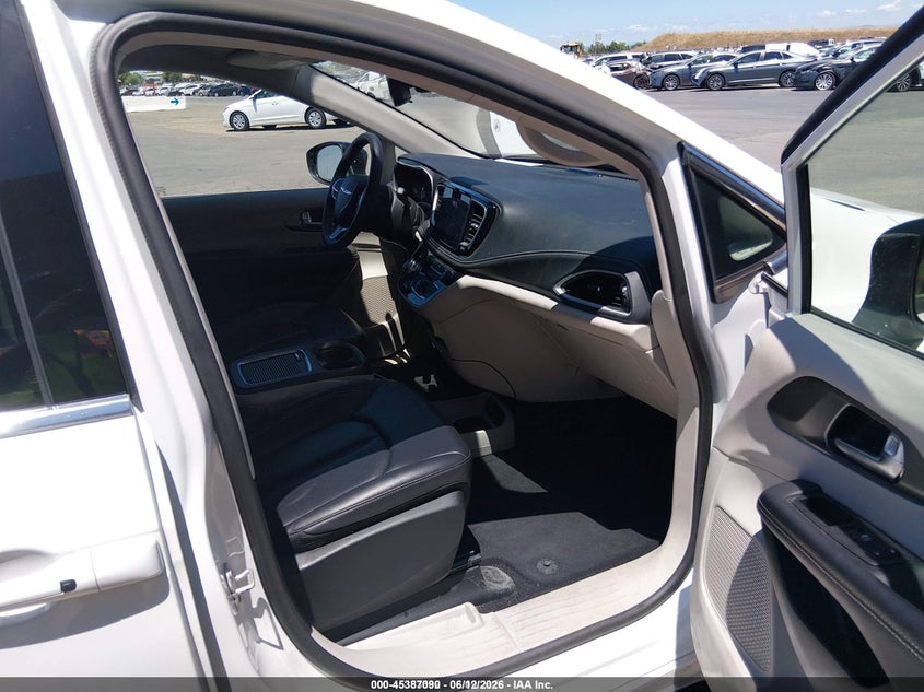 2024 Chrysler Pacifica VIN 2C4RC1S7XRR126934 IAAI salvage auction — NORMAL WEAR, SF97 (California), sold $8,100 on 2026-07-30 (photo 5)