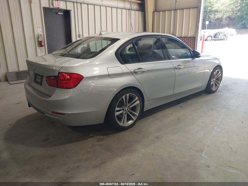 2012 BMW 3er VIN WBA3A5C52CF350050 IAAI salvage auction — NORMAL WEAR, Clear (North Carolina), sold $700 on 2026-07-16 (photo 4)