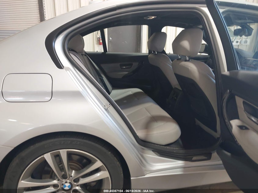 2012 BMW 3er VIN WBA3A5C52CF350050 IAAI salvage auction — NORMAL WEAR, Clear (North Carolina), sold $700 on 2026-07-16 (photo 8)